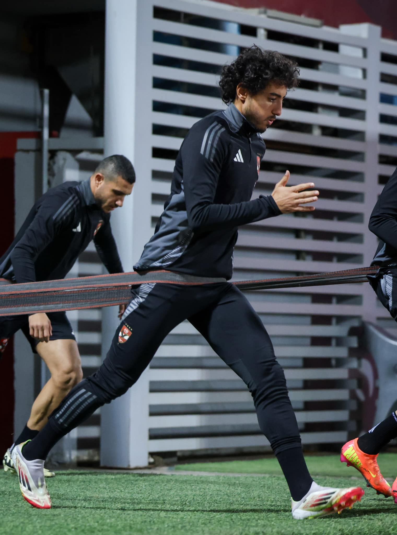 الأهلي يختتم تحضيراته لمواجهة مودرن سبورت بمشاركة معلول.. صور