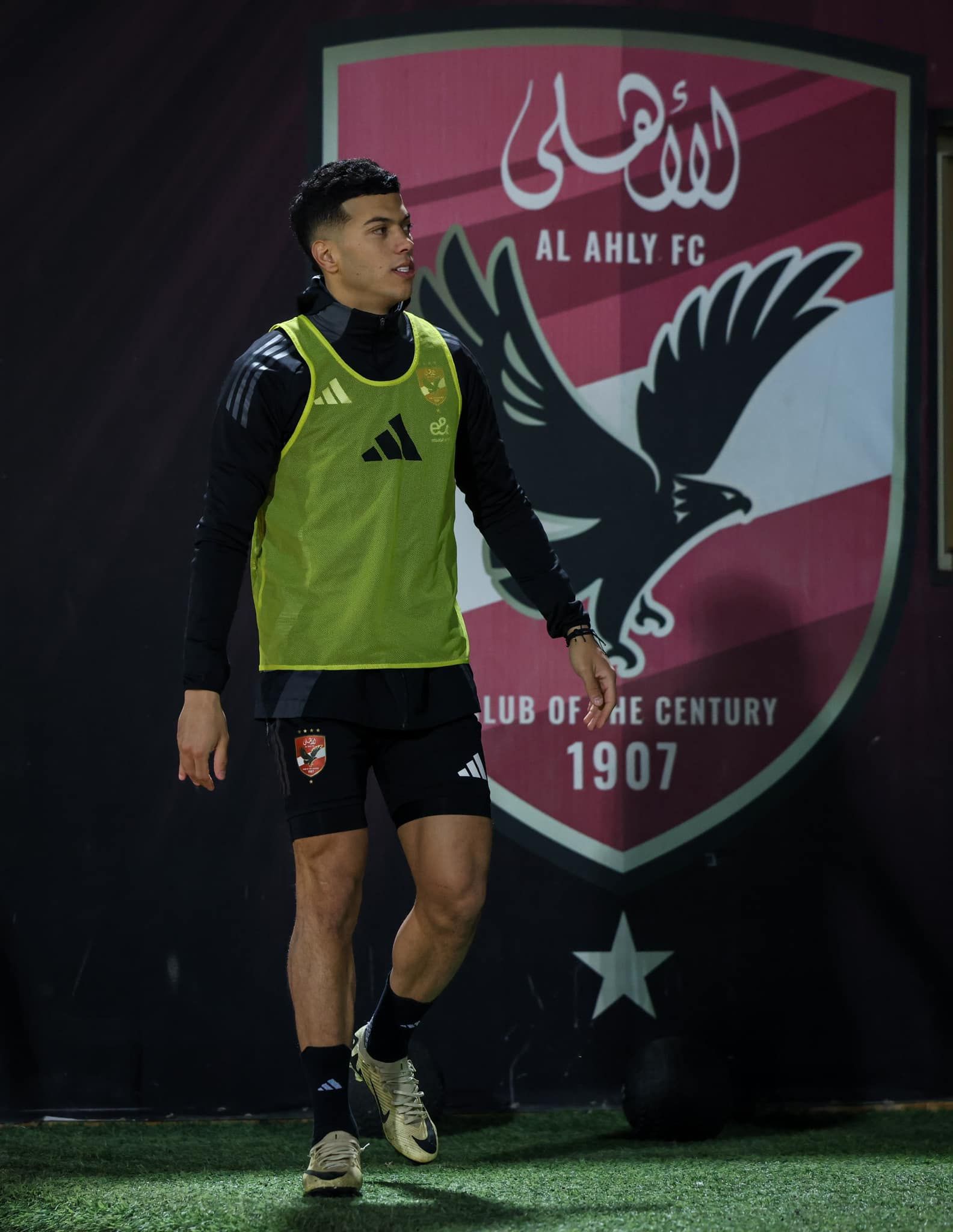 الأهلي يختتم تحضيراته لمواجهة مودرن سبورت بمشاركة معلول.. صور