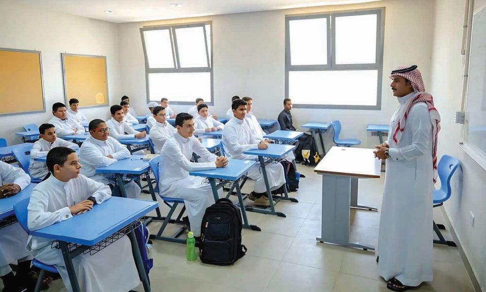 "التعليم" تعتمد التنبيه وحسم الدرجات لمخالفي الزي الوطني في المدارس الثانوية