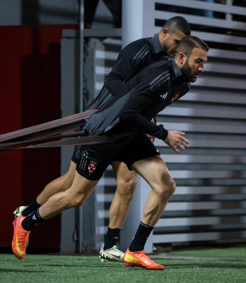 الأهلي يختتم تحضيراته لمواجهة مودرن سبورت بمشاركة معلول.. صور