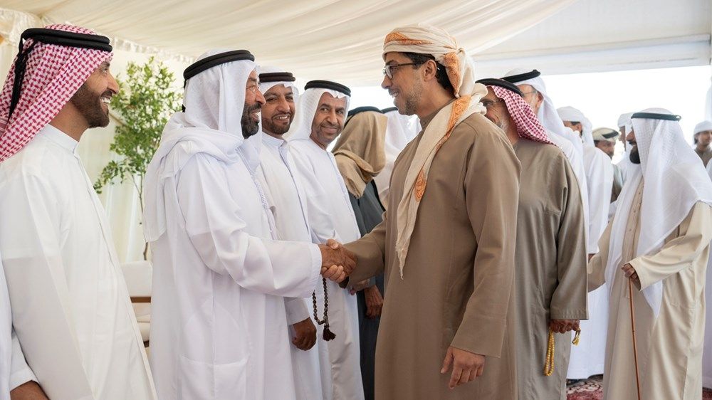 منصور بن زايد يزور علي بن سعيد بن سالم الكتبي بمنزله في منطقة الهير بالعين