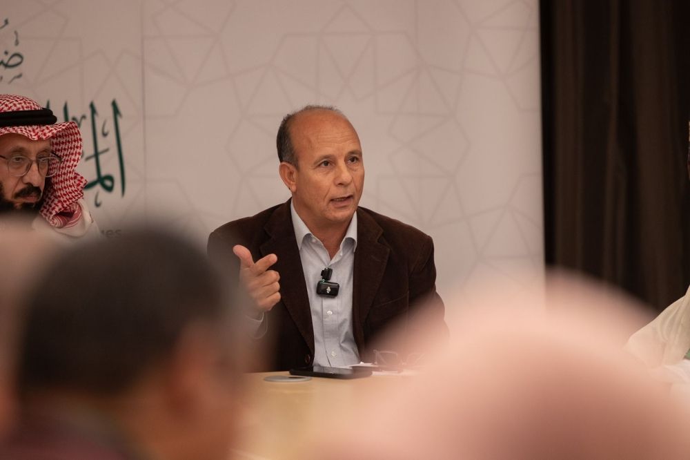 "الشؤون الإسلامية" تناقش دور برنامج خادم الحرمين في إثراء تجربة المستضافين