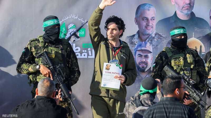 لن تصدق ماهو...حماس أخذت تعهُّدًا من الأسرى الإسرائيليين قبل إطلاق سراحهم"شاهد"
