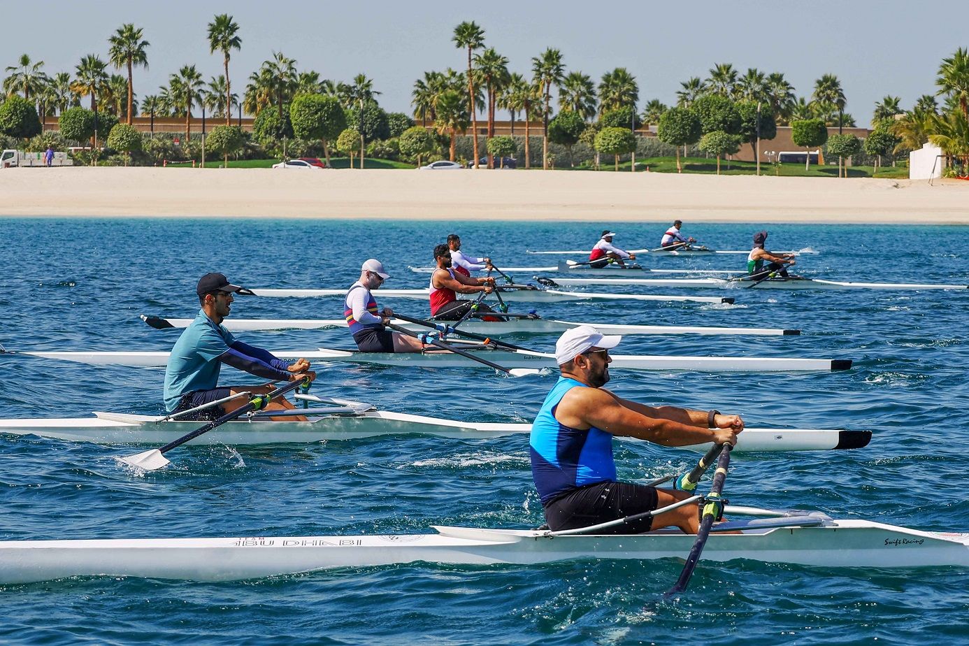 الامارات | الحمرية بطلاً للتجديف الحديث في يوم دبي البحري