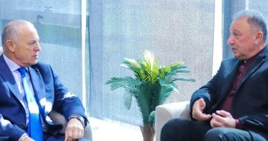 هانى أبو ريدة يستقبل محمود الخطيب بمركز المنتخبات الوطنية