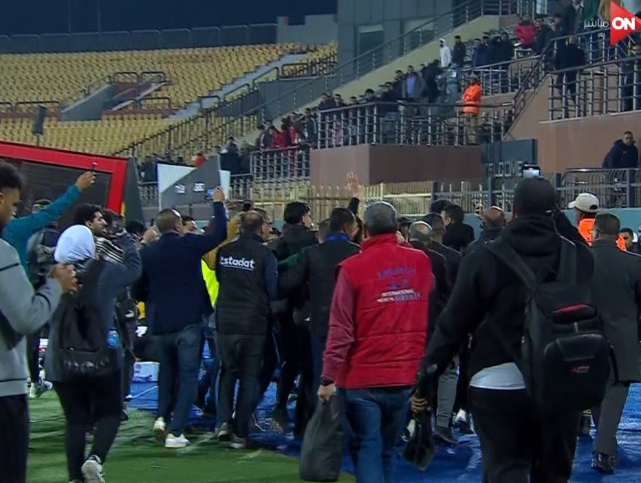 أشرف بن شرقى يوجه التحية لجماهير الأهلى بعد الفوز على مودرن سبورت