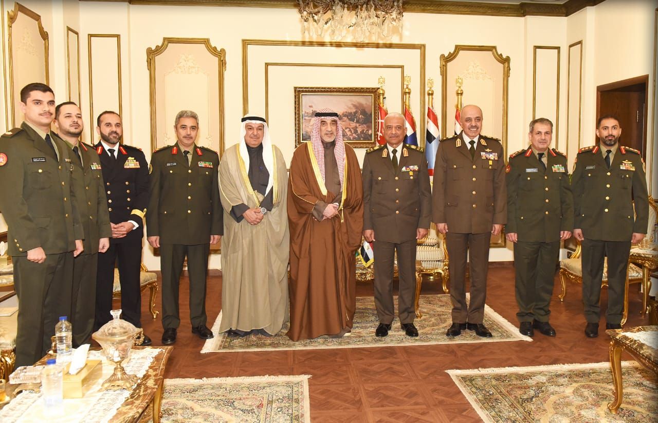 وزير الدفاع يلتقى النائب الأول لرئيس مجلس الوزراء ووزير الدفاع ووزير الداخلية الكويتى