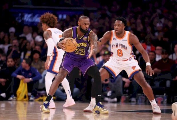 دوري "أن بي ايه": "تريبل دبل" لجيمس في سلة نيويورك نيكس