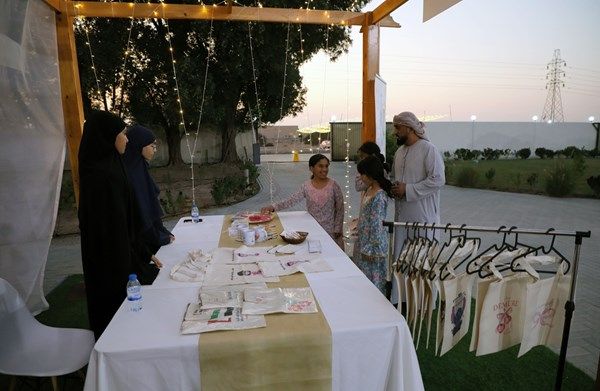 اختتام «المعرض الشبابي للتجار المبدعين» في مركز شباب فلج المعلا