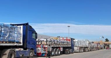 120 شاحنة مساعدات إنسانية للفلسطينين تدخل إلى قطاع غزة