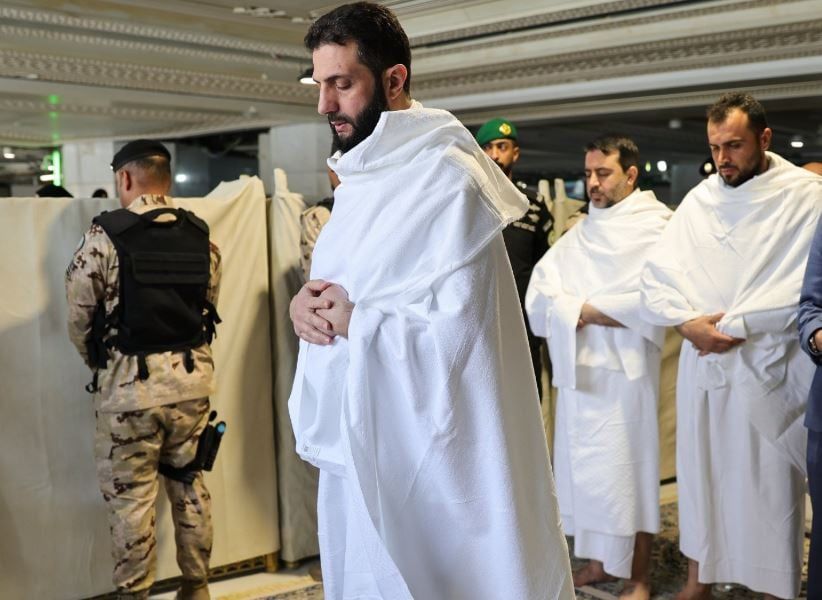 الرئيس السورى أحمد الشرع يصلى داخل الكعبة المشرفة.. فيديو وصور