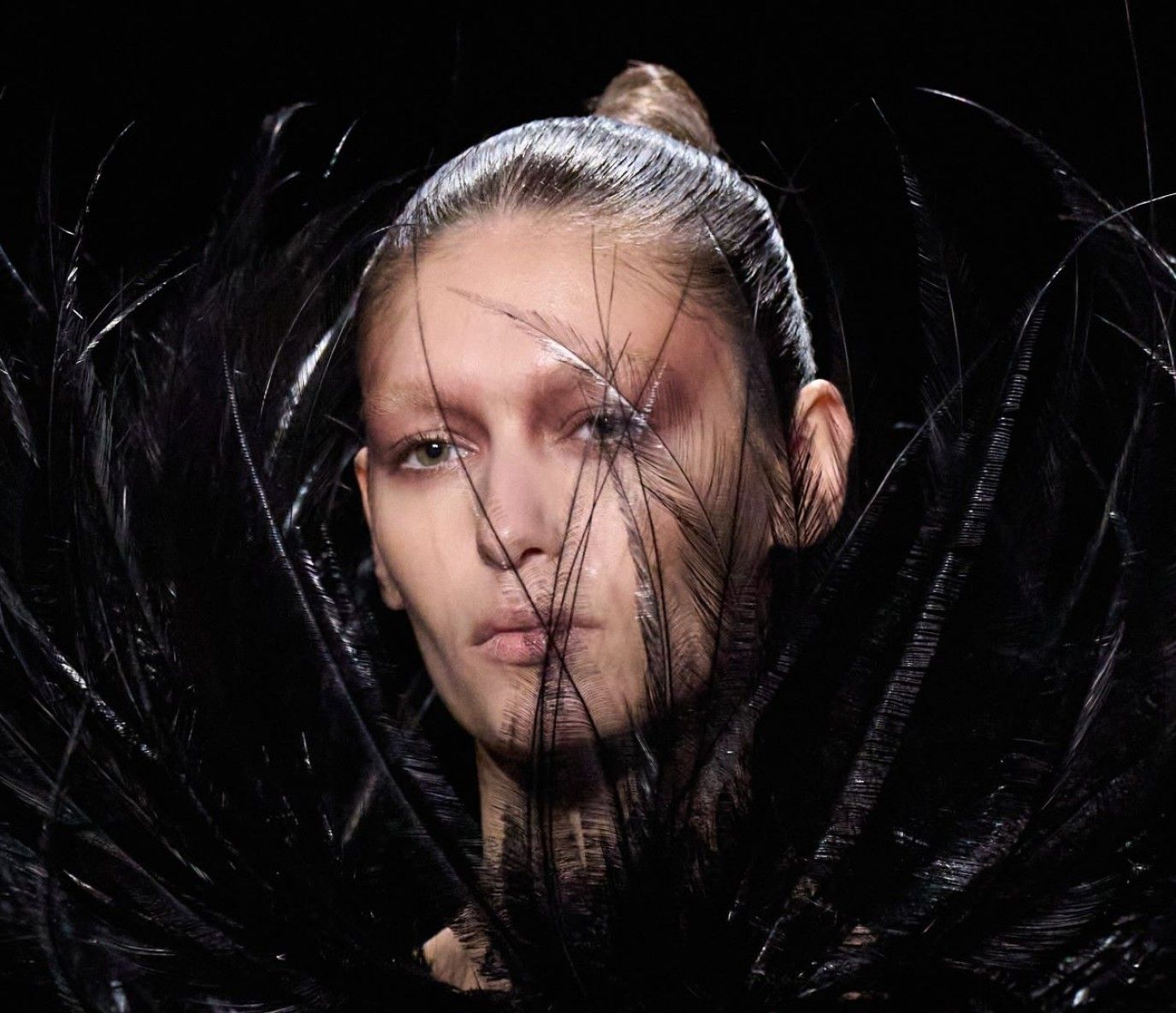 صيحات جمالية من عرض محمد آشي في أسبوع الهوت كوتور.. سحر الجمال والفخامة