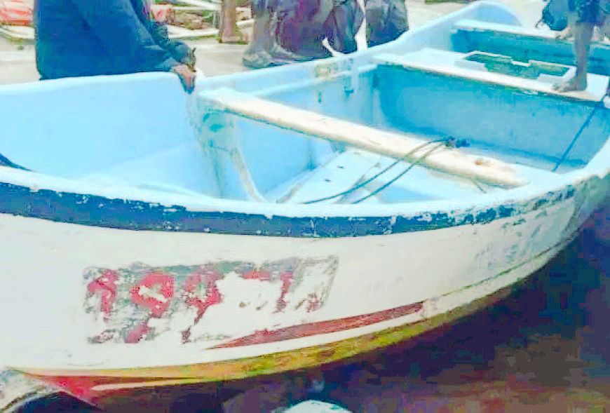 العثور على سته صيادين من أسرة واحدة من أبناء المخا جرفتهم الأمواج إلى سواحل الخوخة