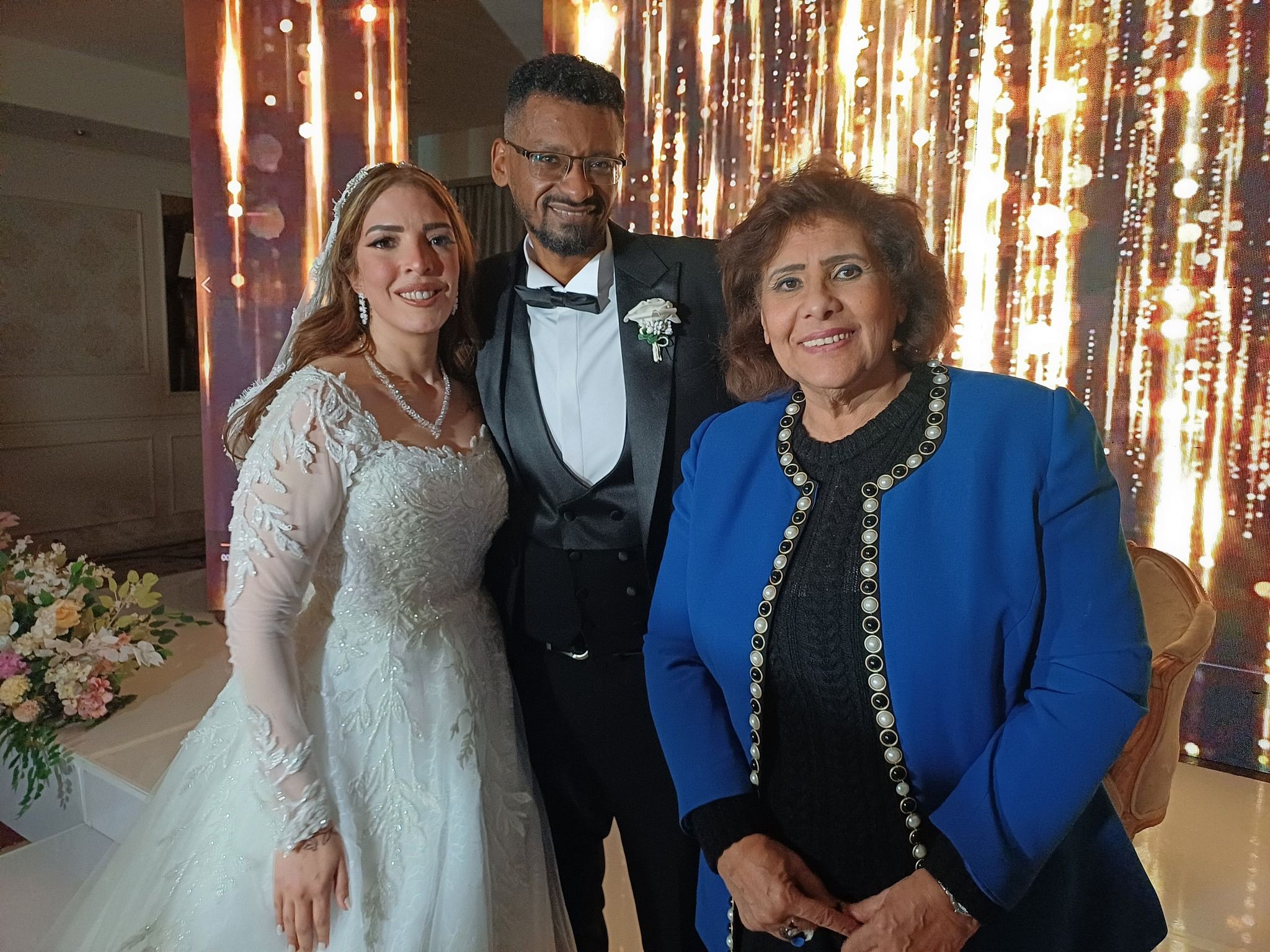 شاهد بالصور.. في حضور وزير الخارجية.. زواج رجل أعمال سوداني من صحفية مصرية معروفة بالقاهرة والجنس اللطيف يتحسر: (الحقونا يا بنات المصريات شفشفونا)