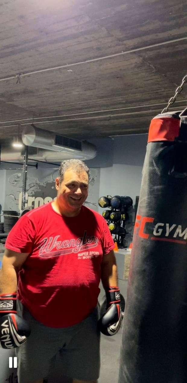 طبيب يكشف سر خسارة مراد مكرم الوزن بشكل كبير.. هل ينجح النظام الغذائي والرياضة؟