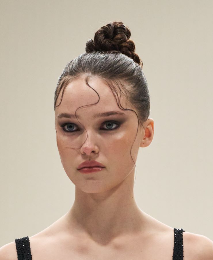 4 صيحات مكياج جريئة لفتتنا مع انطلاق أسبوع دبي للموضة لخريف وشتاء 2025