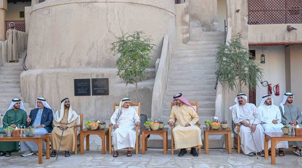 حاكم عجمان وولي عهده يستقبلان المواطنين في «برزة الحصن»