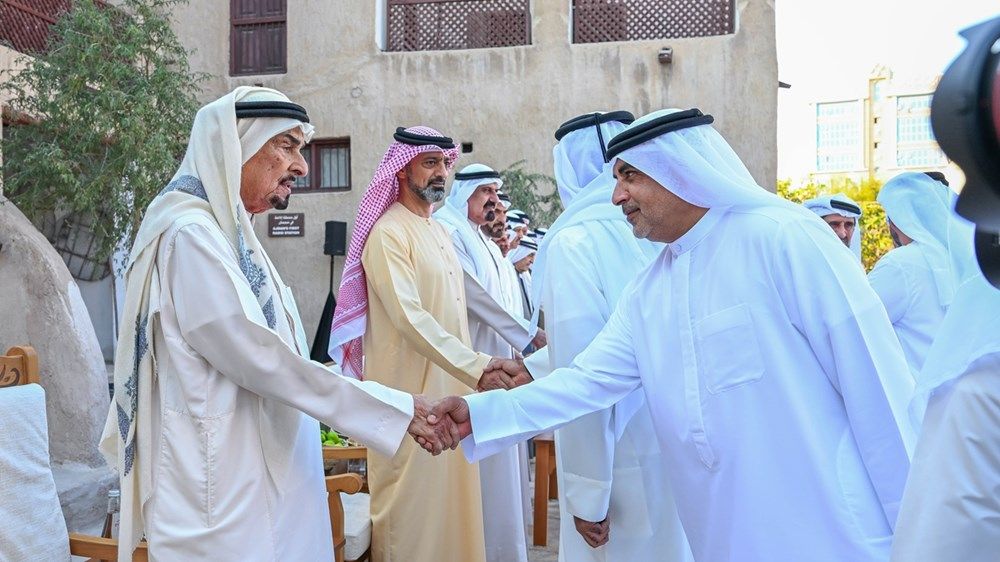 حاكم عجمان وولي عهده يستقبلان المواطنين في «برزة الحصن»