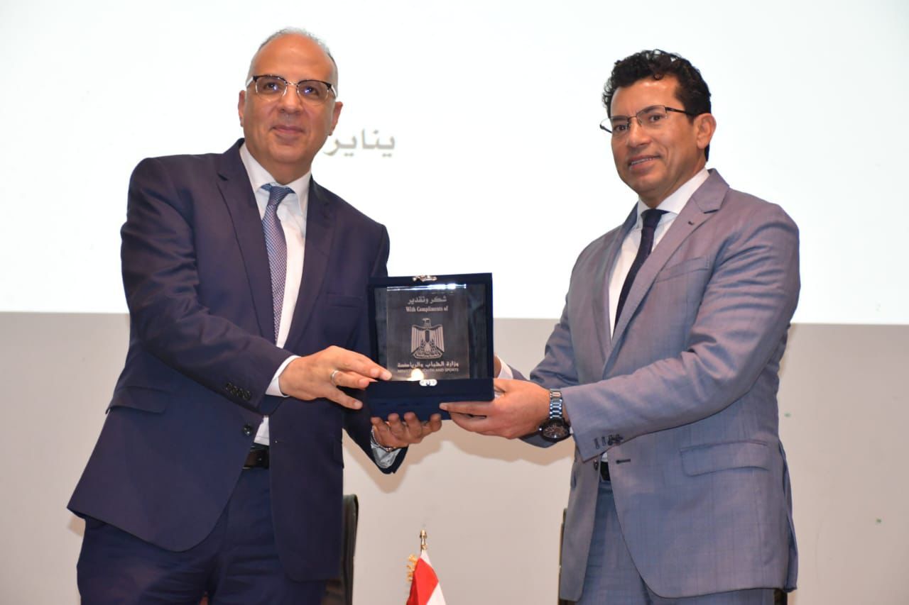 وزير الشباب والرياضة ووزير الموارد المائية والري يلتقيان الشباب في حوار مفتوح