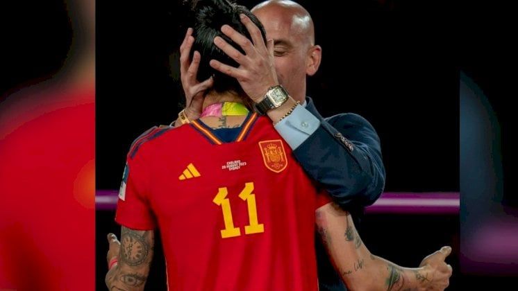 كواليس مواجهة هيرموسو لروبياليس في المحكمة بعد "القبلة الساخنة"