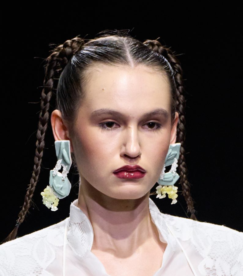 4 صيحات مكياج جريئة لفتتنا مع انطلاق أسبوع دبي للموضة لخريف وشتاء 2025