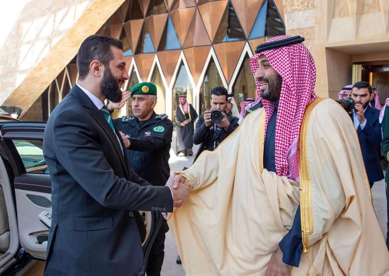 محمد بن سلمان يستقبل الشرع في أول زيارة خارجية له