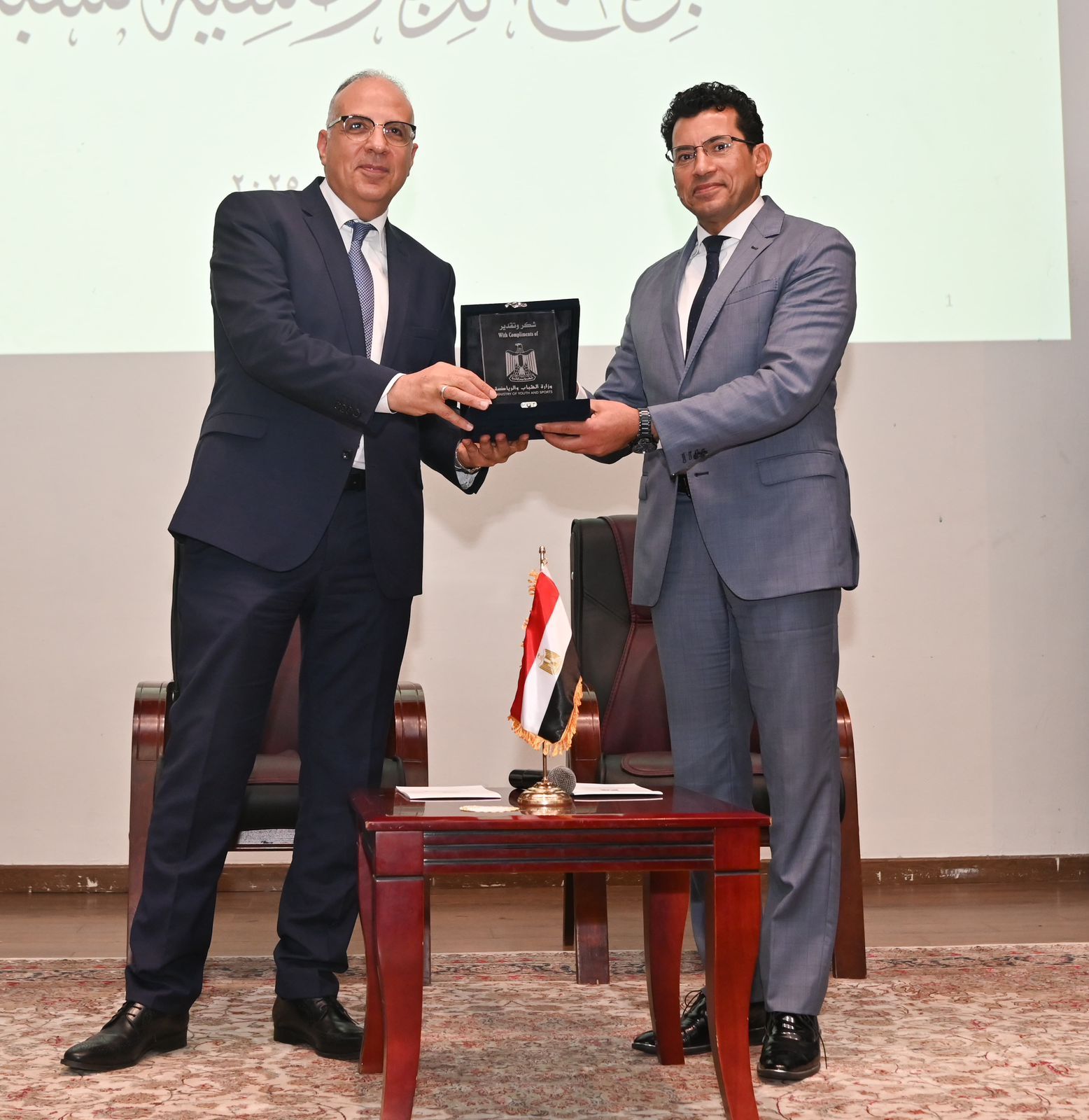 وزير الشباب والرياضة ووزير الموارد المائية والري يلتقيان الشباب في حوار مفتوح