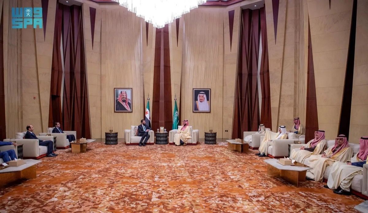 محمد بن سلمان يستقبل الشرع في أول زيارة خارجية له