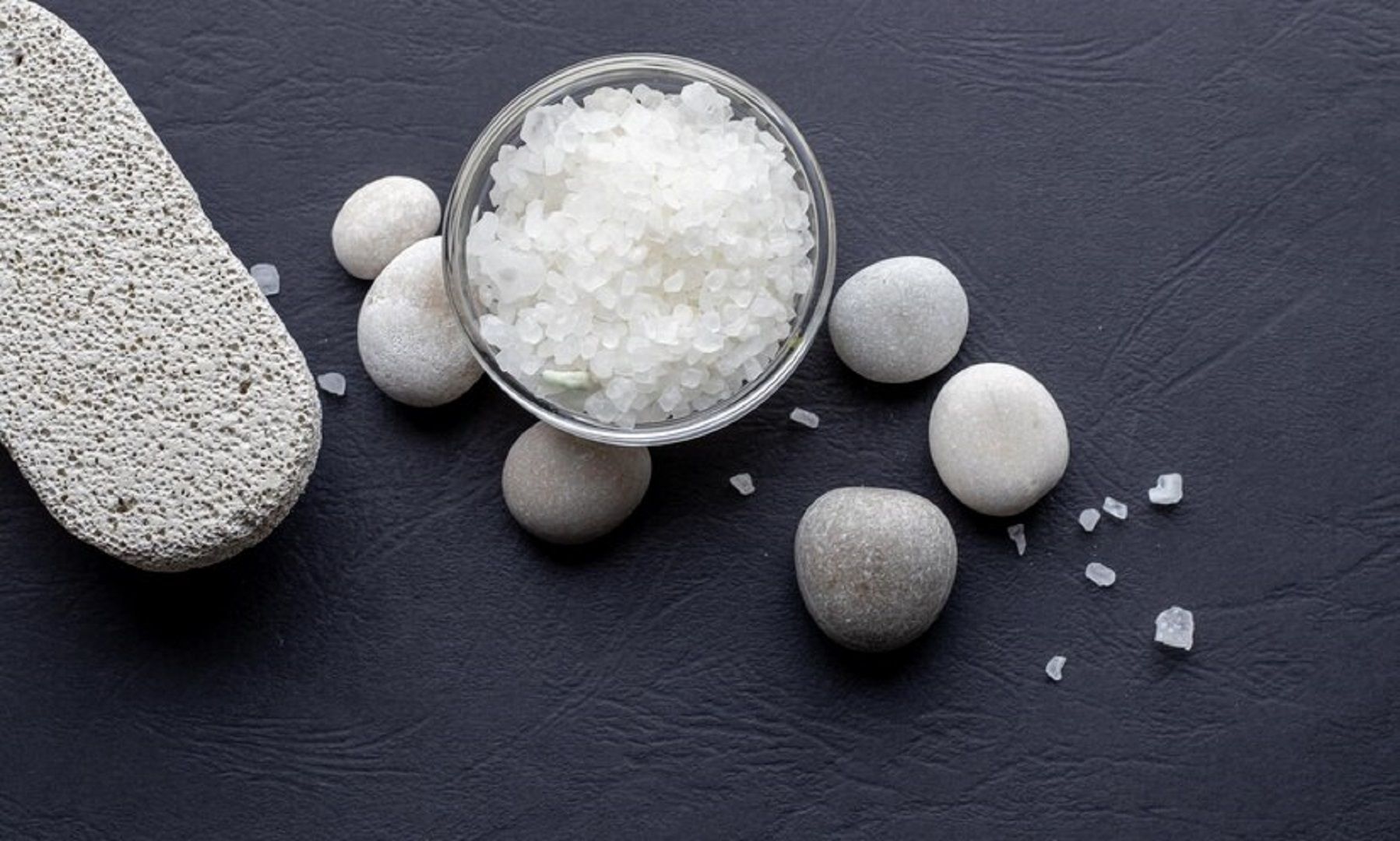 خطوات استخدام حجر الشبة للوجه.. السر وراء بشرة مشعة وجذابة