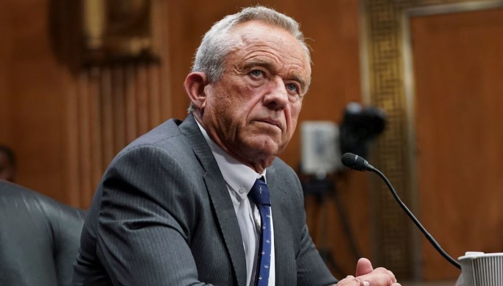 "الشيوخ الأمريكي" يوافق على ترشيح روبرت كيندي لمنصب وزير الصحة