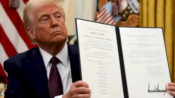 لماذا علّقت واشنطن فرض رسوم جمركية على واردات المكسيك وكندا؟