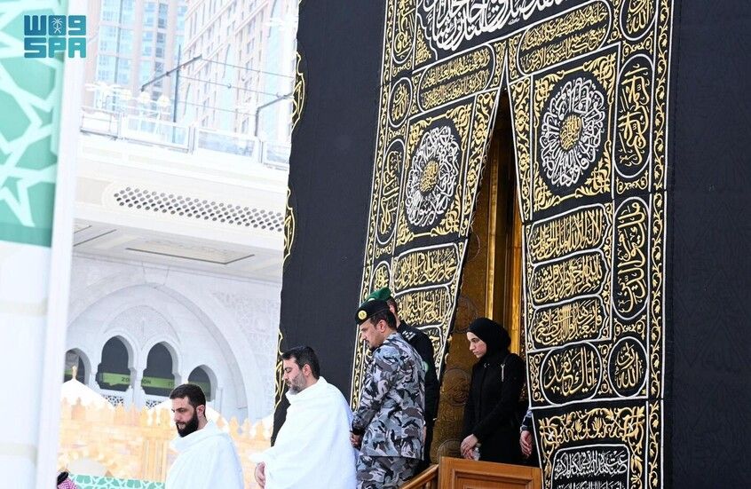 الخليج اليوم .. أول ظهور علني لزوجة أحمد الشرع في السعودية (فيديو)