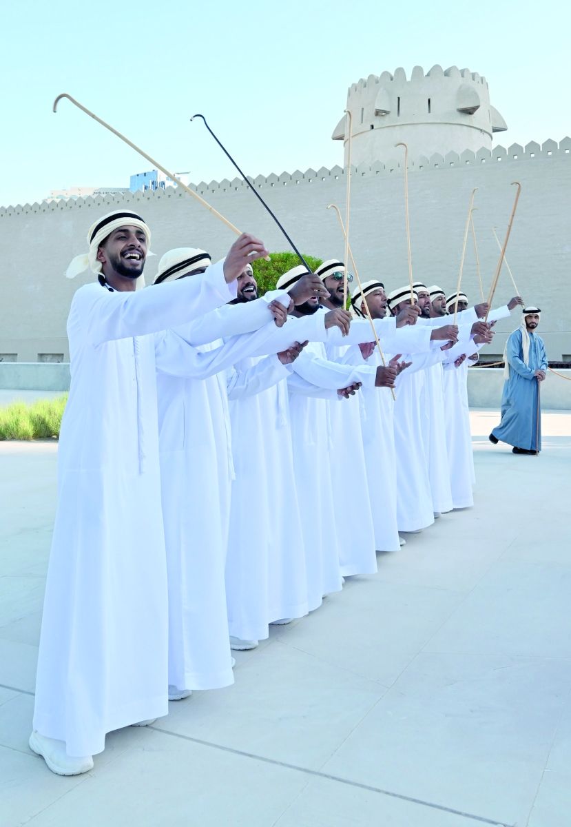 الامارات | ضيوف «الحصن» يستعيدون حياة البادية مسترشدين بالنجوم