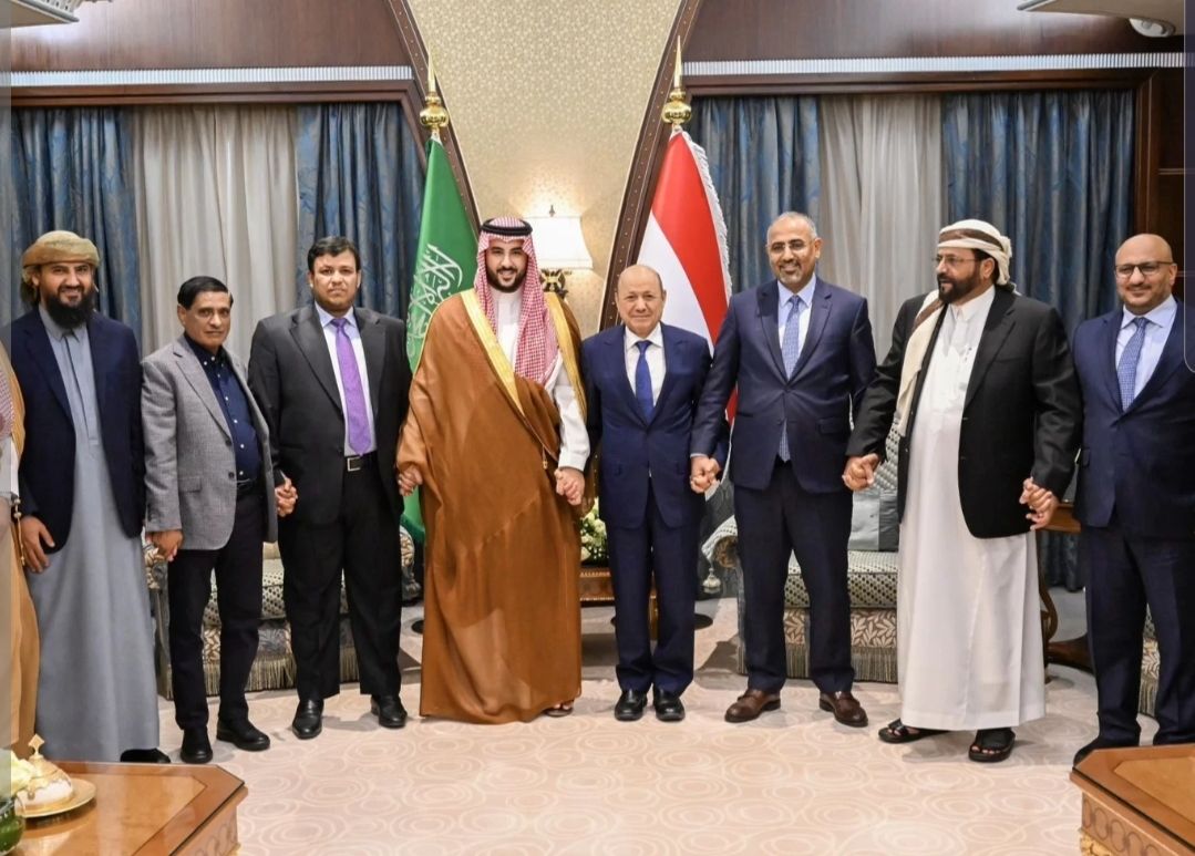 "لا يشعرون بالخجل " .. مذيع بقناة دولية يهاجم مجلس القيادة الرئاسي