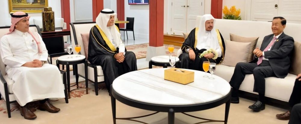 في زيارة رسمية.. رئيس مجلس الشورى والوفد المرافق يصلون تايلند