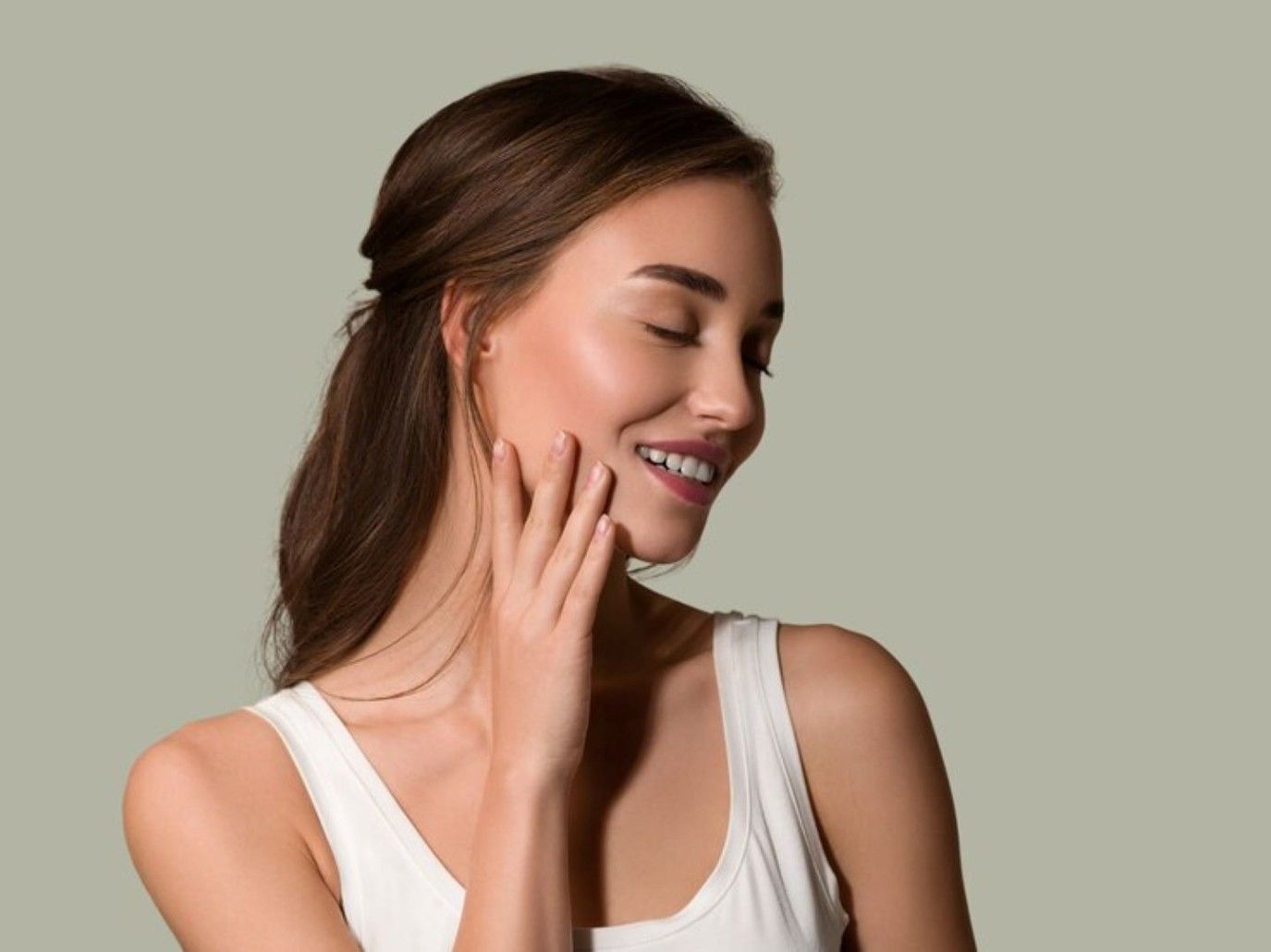 خطوات استخدام حجر الشبة للوجه.. السر وراء بشرة مشعة وجذابة