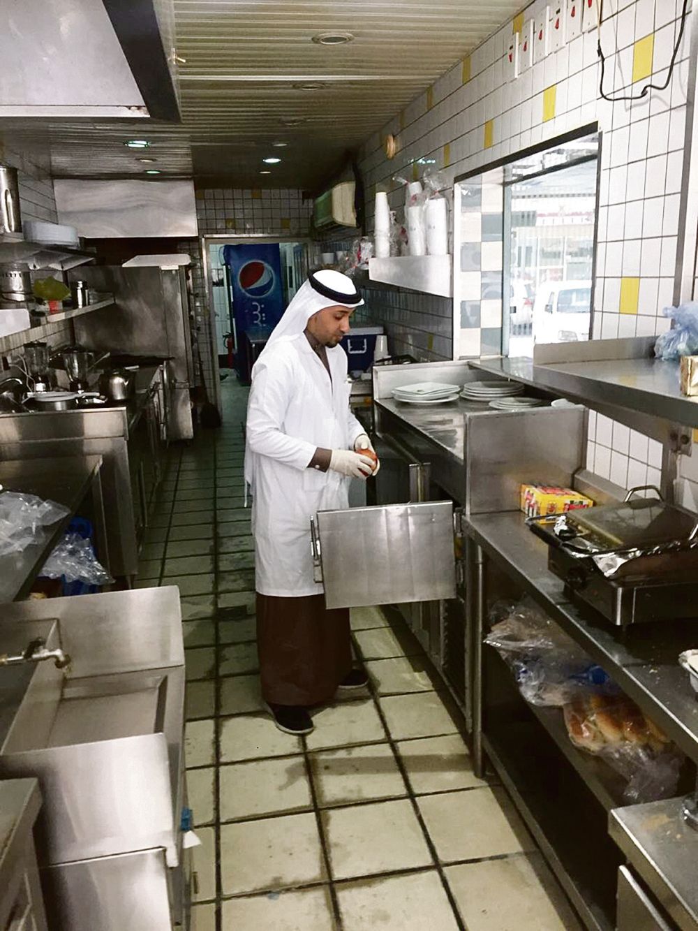 حفظ النعمة وحظر إعادة استخدام الأغذية.. أبرز اشتراطات المطابخ المركزية