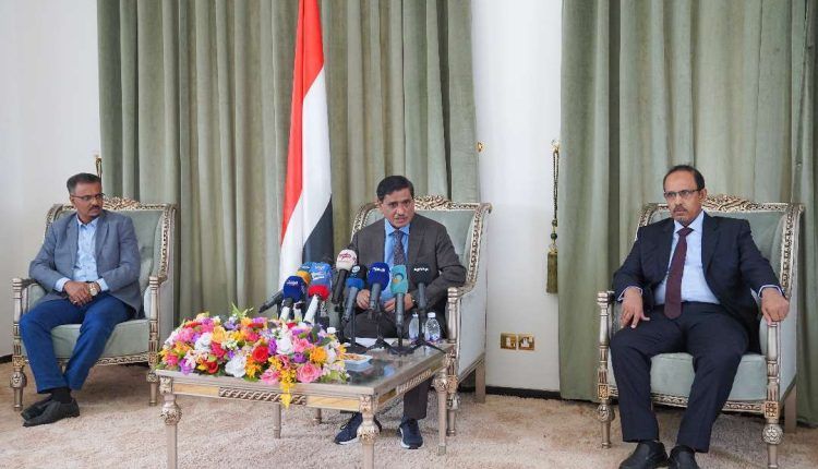 عضو "رئاسي" يتوعَّــدُ بسجن هذا المحافظ