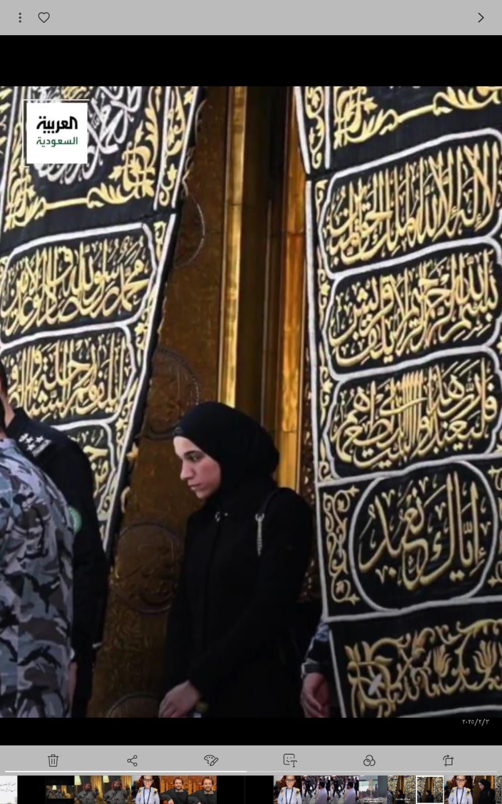 لن تصدق من تكون ...تساؤلات حول سيدة محجبة تسير مع الشرع أثناء أدائه العمرة "فيديو"