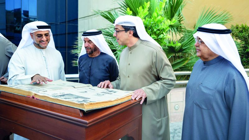 الامارات | منصور بن زايد يفتتح قاعة سرور بن محمد في «الأرشيف».. احتفاءً بمسيرته الوطنية