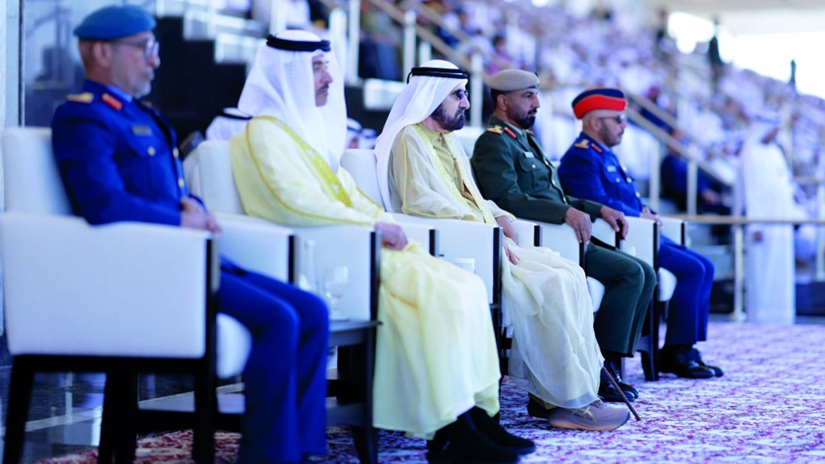 الامارات | محمد بن راشد يشهد تخريج الدورة الـ 49 من المرشحين الضباط في كلية زايد الثاني العسكرية