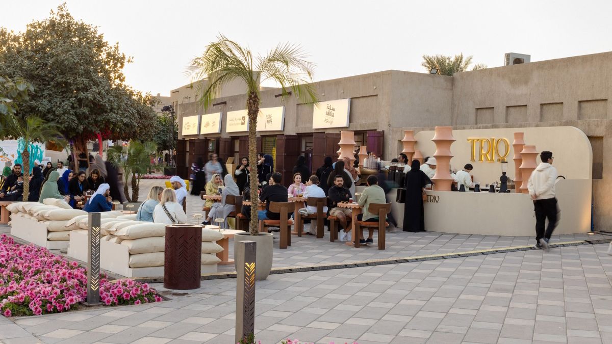 الامارات | أشرعة الفن ترفرف على خور دبي