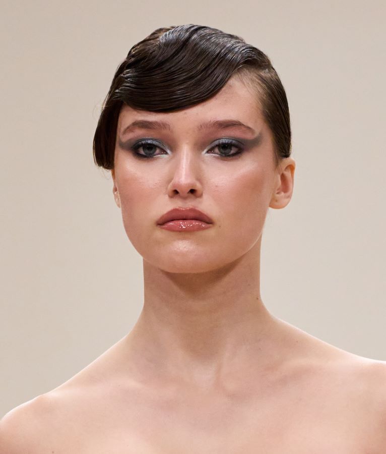 صيحات جمالية لافتة من أسبوع دبي للموضة لموسم خريف وشتاء 2025- 2026