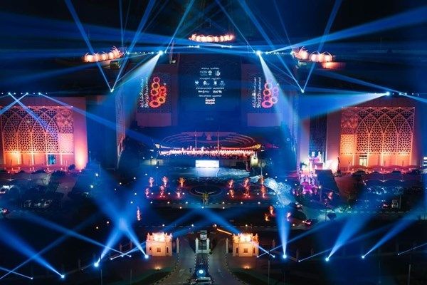 مهرجان أضواء الشارقة 2025 يقدم عروض مميزة في 12 موقعاً