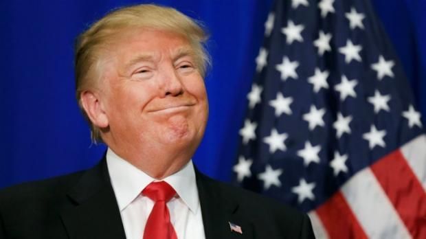 12 علبة كولا دايت يوميا.. لماذا يهدد ترامب صحته بالنظام الغذائي؟