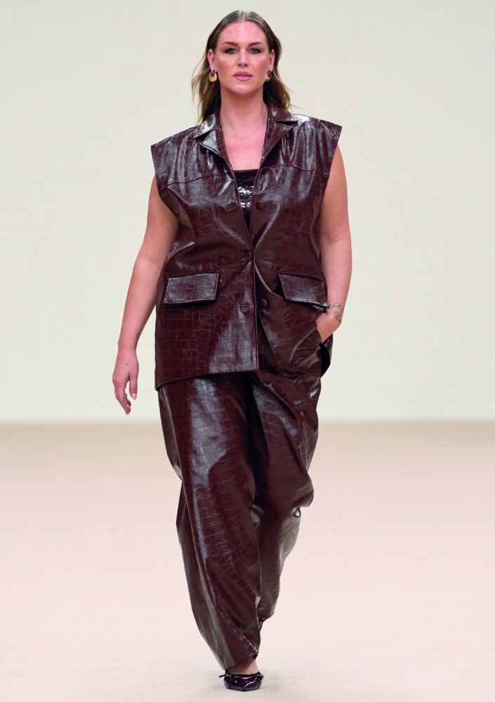 الامارات | أسبوع دبي للموضة.. النخيل يترك نقوشه على الأزياء الناعمة