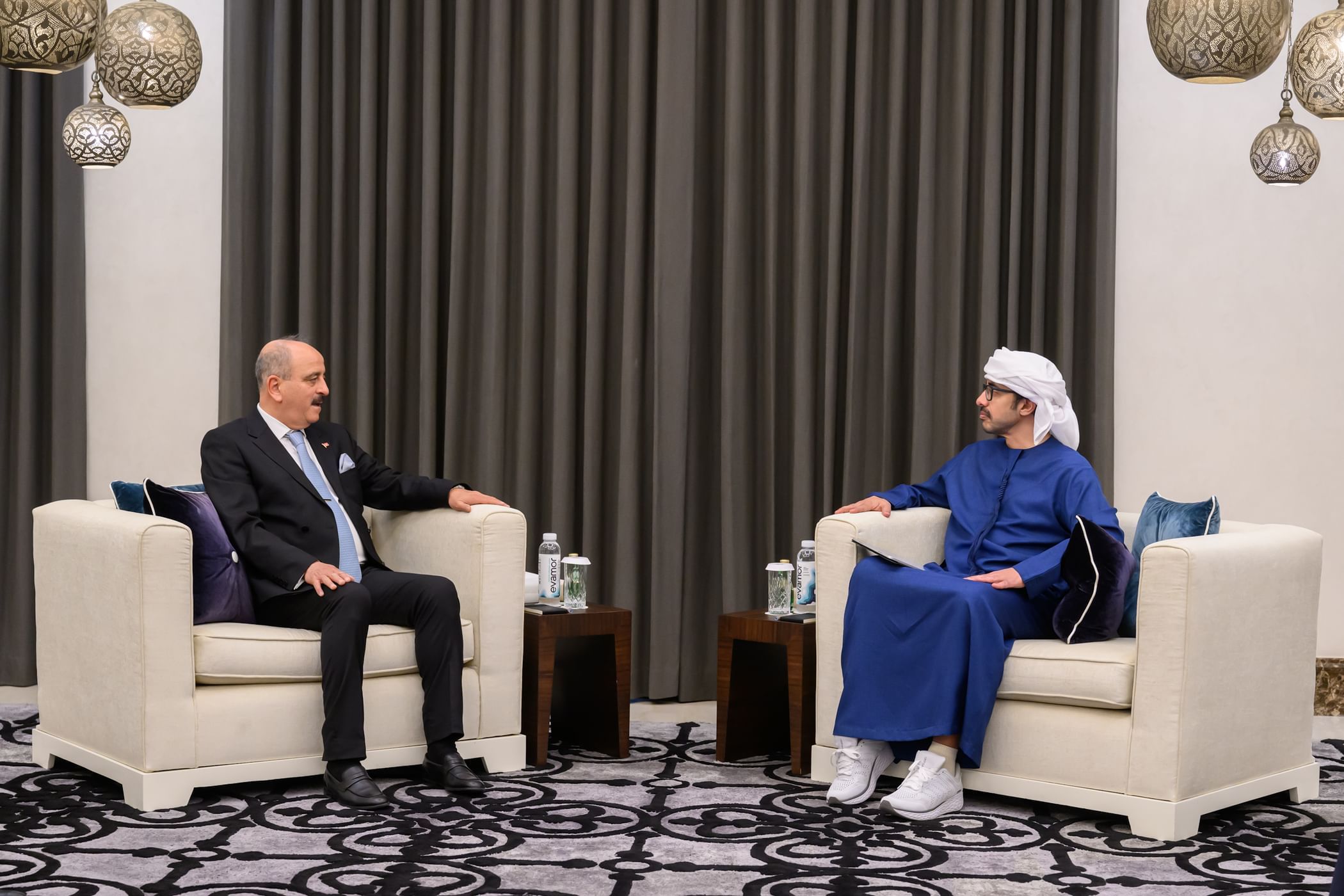 الامارات | عبدالله بن زايد يبحث ووزير خارجية تونس علاقات التعاون