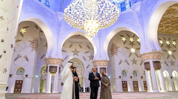 وزير الخارجية الأرجنتيني يزور جامع الشيخ زايد الكبير في أبوظبي