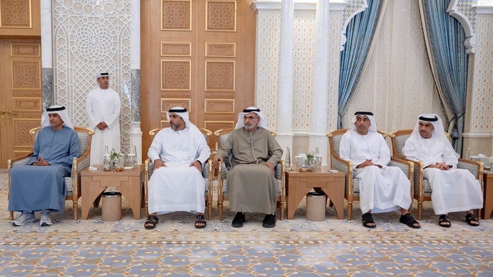منصور بن زايد يستقبل النائب الأول لرئيس مجلس الوزراء وزير الداخلية الكويتي