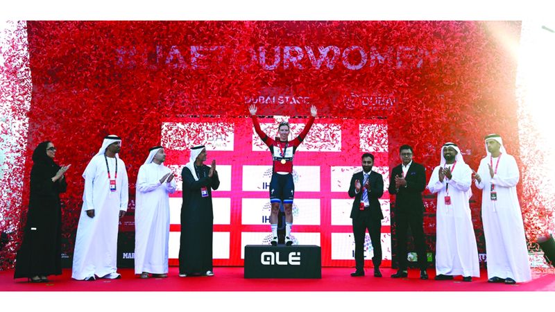 الامارات | لورينا بطلة «إرث دبي» في «طواف الإمارات»